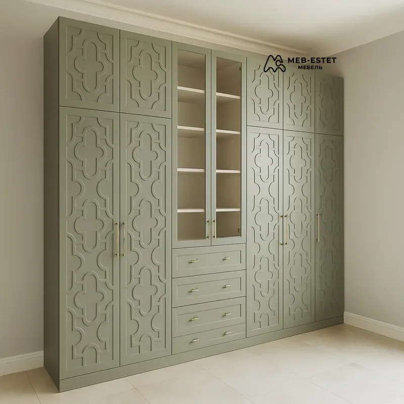 Платяной шкаф с витриной