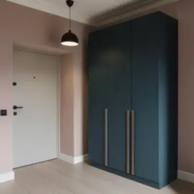 Корпусный шкаф в прихожую