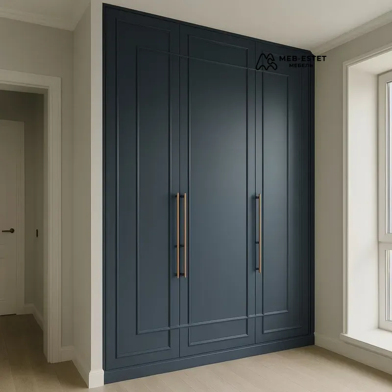 Шкаф с фрезеровкой и ручками