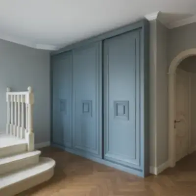 Встроенный шкаф с филёнками