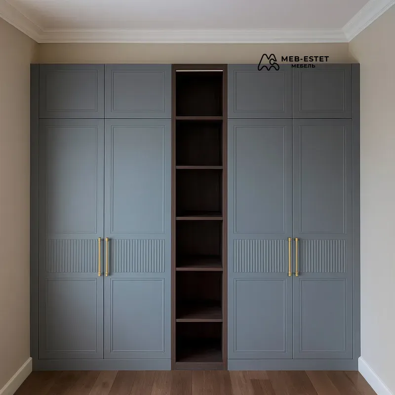 Встроенный шкаф с полками