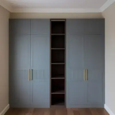 Встроенный шкаф с полками