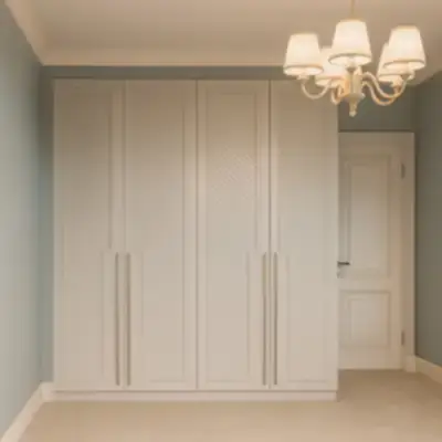 Встроенный платяной шкаф распашной