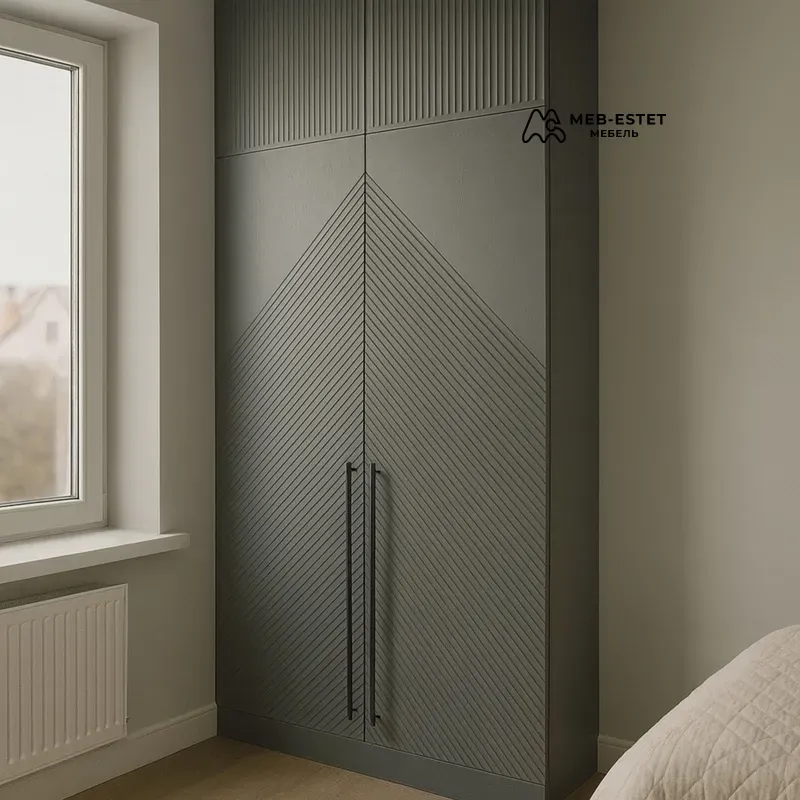 Высокий распашной шкаф серый