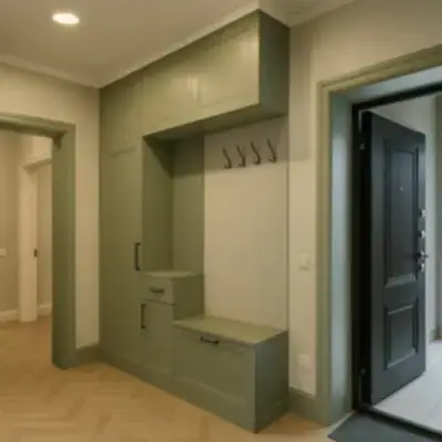 Прихожая с банкеткой и антресолью