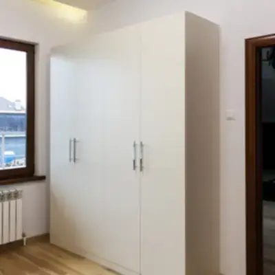 Белый 4-х створчатый шкаф