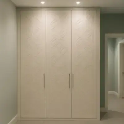 Встроенный распашной шкаф