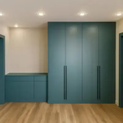 Встроенный шкаф с тумбой