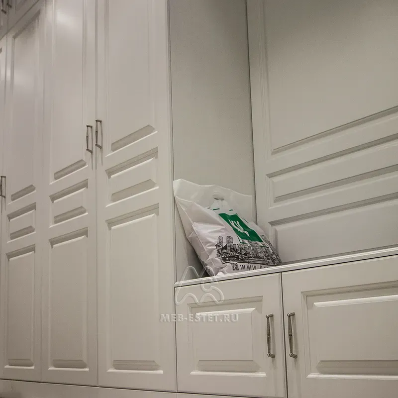 Прихожая в классическом стиле