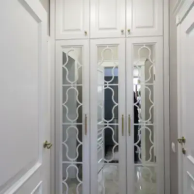 Шкаф в прихожую неоклассика