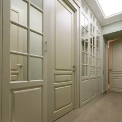 Встроенный шкаф в узкий коридор