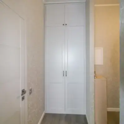 Распашной шкаф в коридор