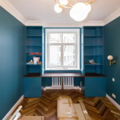 Рабочая зона у окна в детской