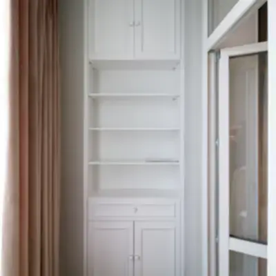 Шкаф на балкон с полками