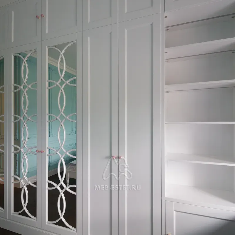 Антресольный ряд в шкафу Антресольный ряд в шкафу