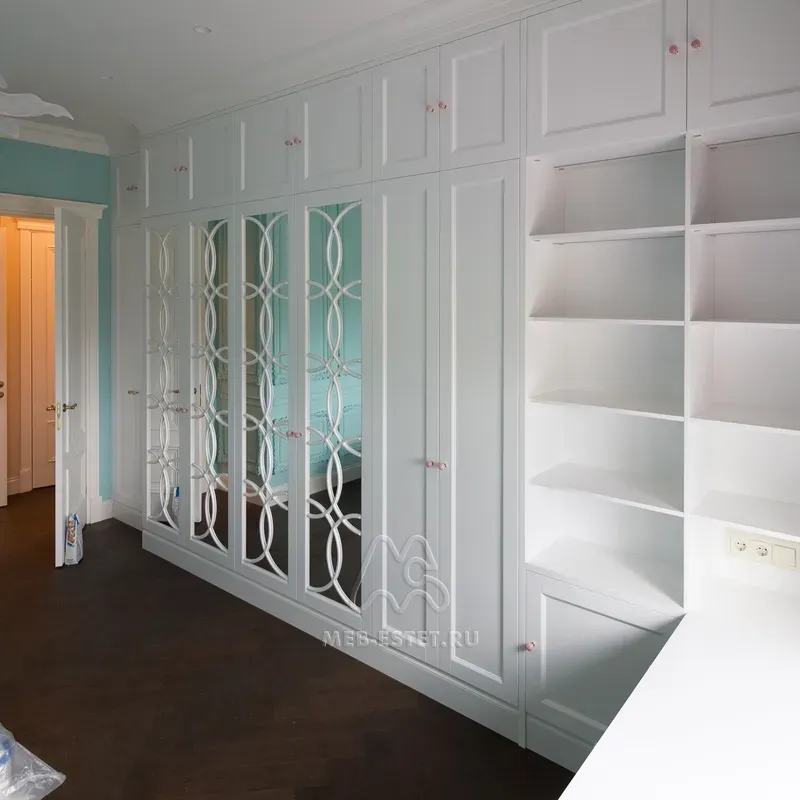 Белый шкаф неоклассика Белый шкаф неоклассика