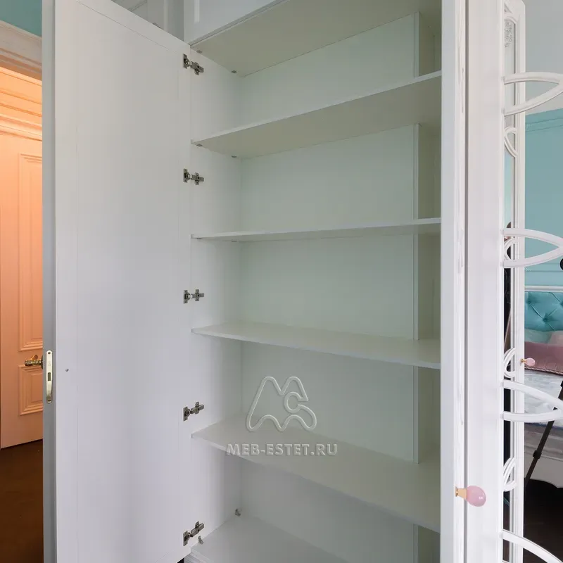 Наполнение левой секции шкафа Наполнение левой секции шкафа