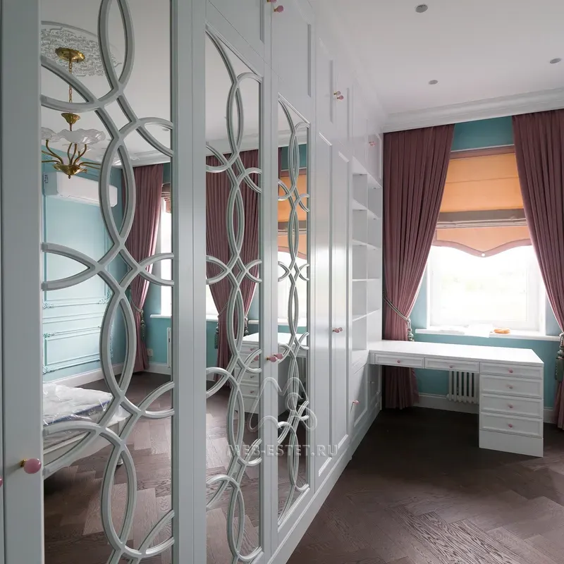 Зеркальный шкаф в спальню с рабочим местом Зеркальный шкаф в спальню с рабочим местом