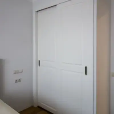 Белый шкаф-купе в спальню