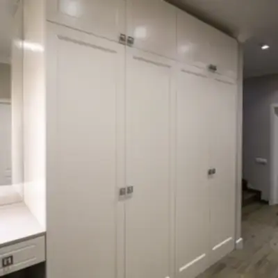 Классический шкаф в прихожую