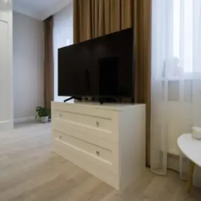 Классический комод под ТВ