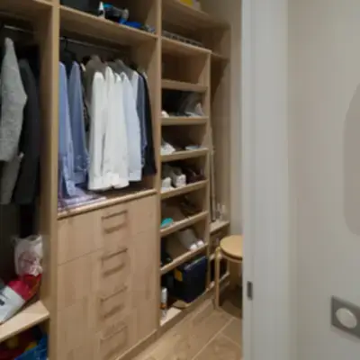 Современная гардеробная комната