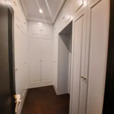 Классическая п-образная гардеробная