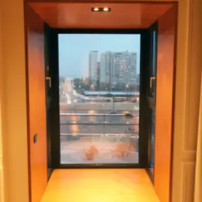 Шпонированные стеновые панели на балконе