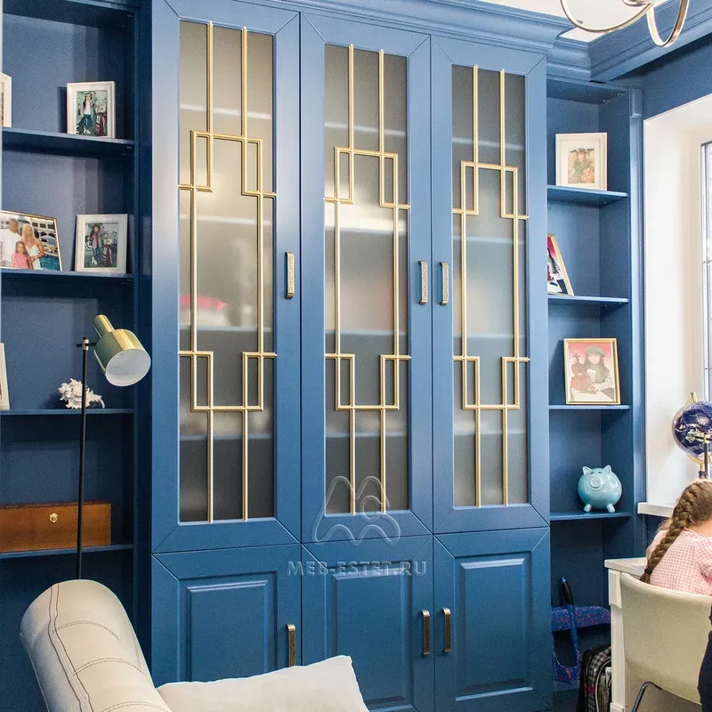 Книжный шкаф в детскую