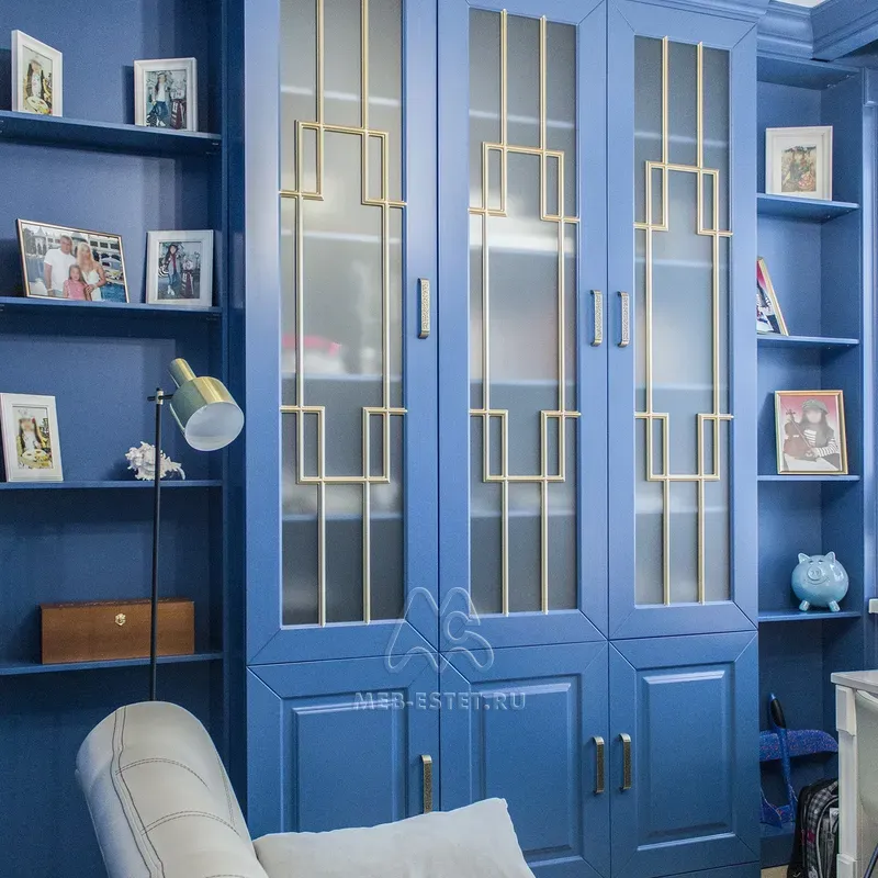 Шкаф для книг в детскую