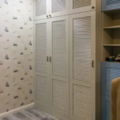 Жалюзийный шкаф в детскую мальчика