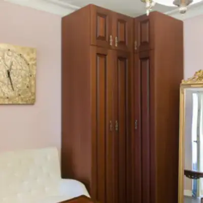 Угловой шкаф из шпона