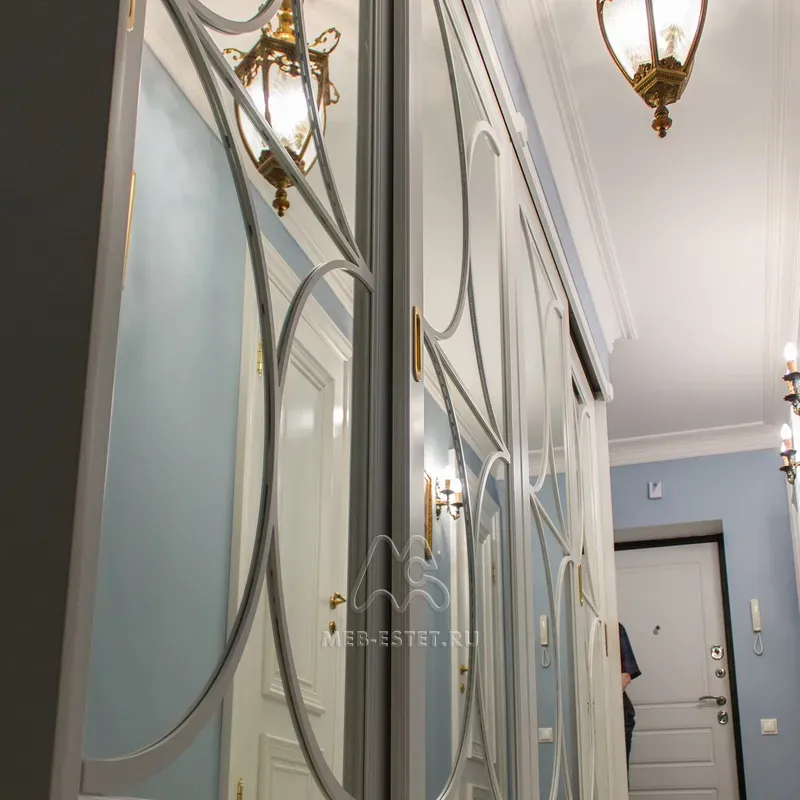 Зеркальный шкаф-купе с дугами