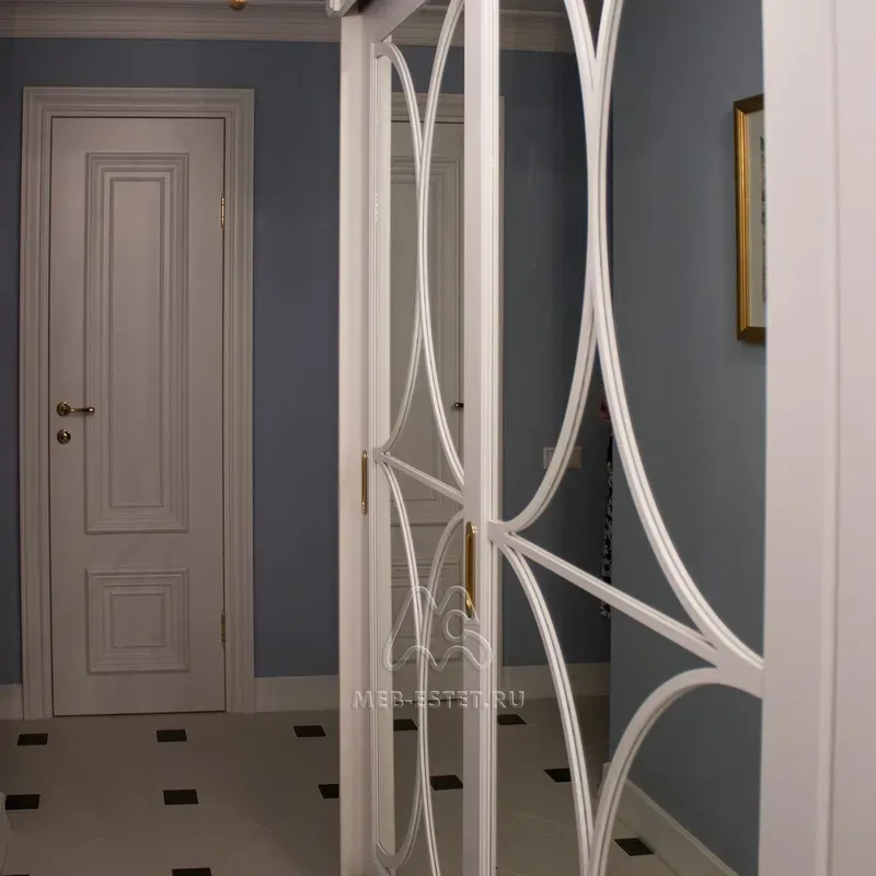 Зеркальный шкаф-купе