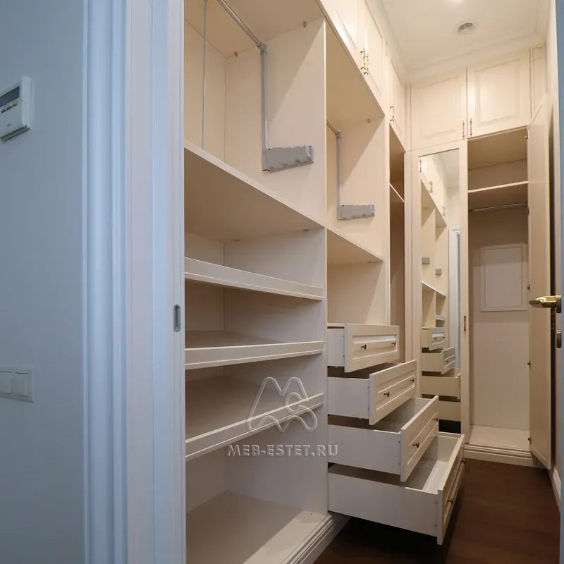 Функциональная и укомплектовання гардеробная