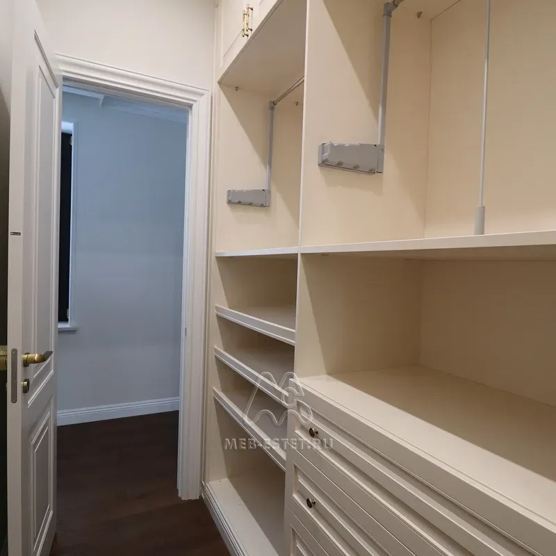 Высокие шкафы с пантографами