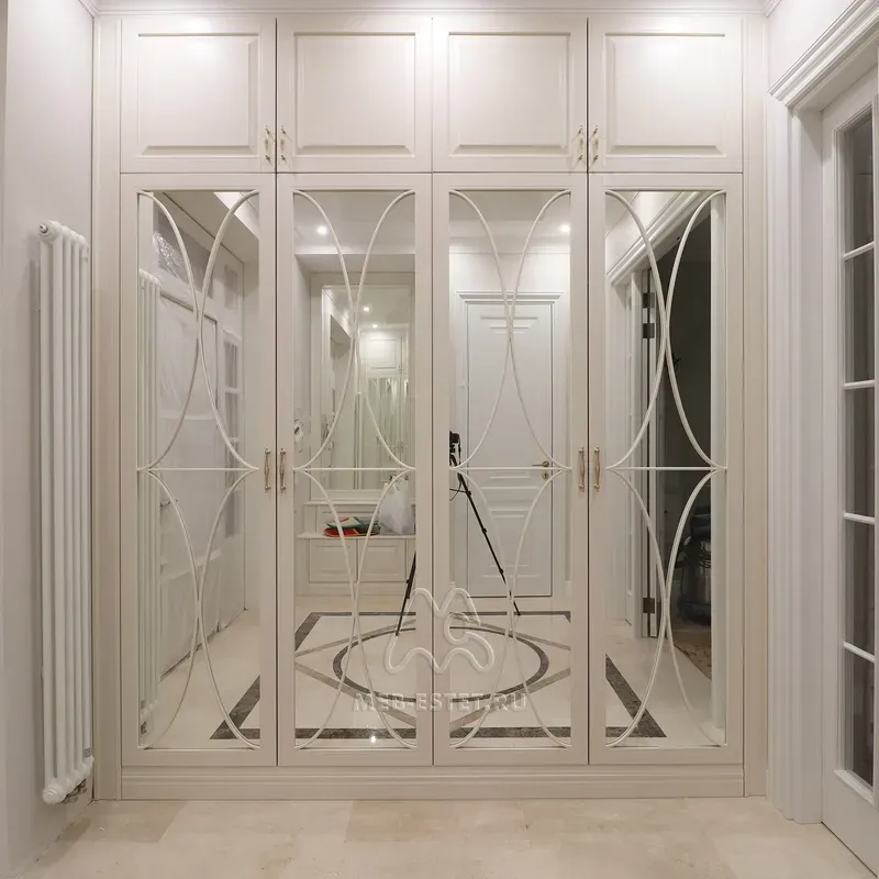 Белый зеркальный шкаф в прихожую Белый зеркальный шкаф в прихожую