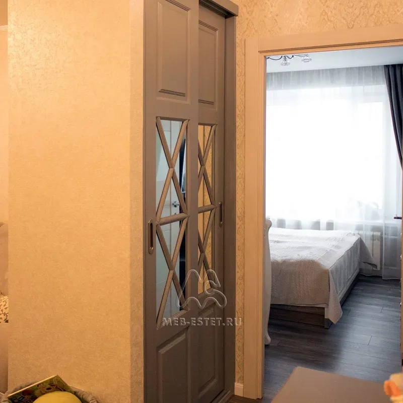 Встроенный шкаф-купе в коридоре