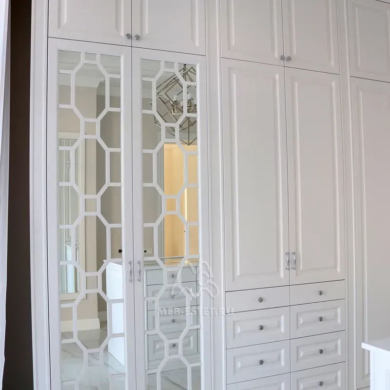 Декоративная раскладка на зеркале