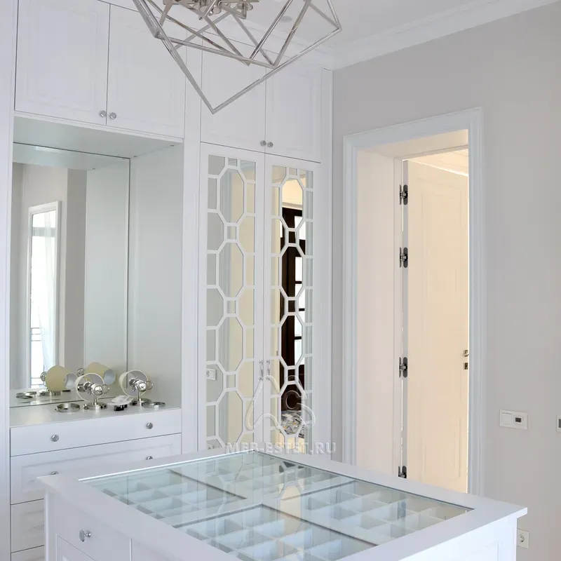 Гардеробная в стиле неоклассика