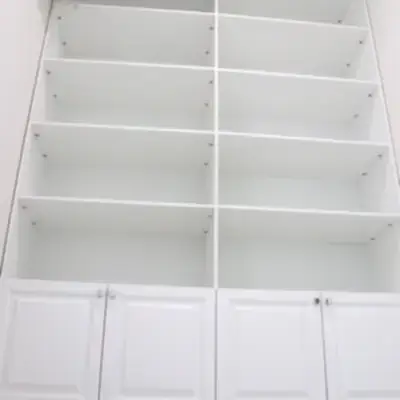 Книжный шкаф