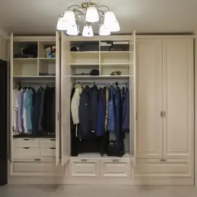 Классический шкаф в детскую