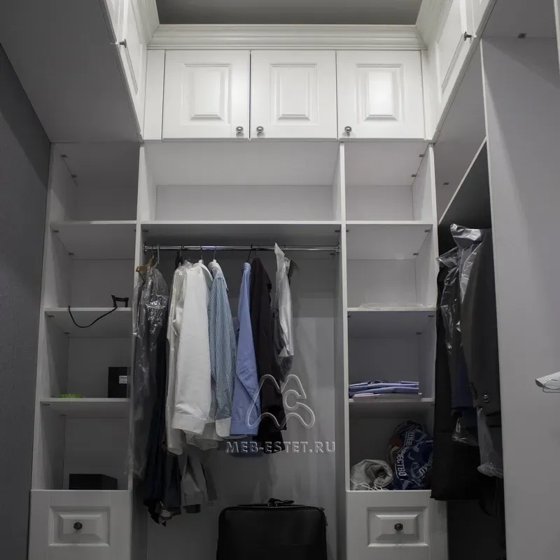 Белая классическая гардеробная