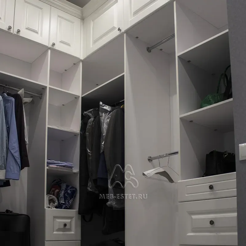 Большая гардеробная комната