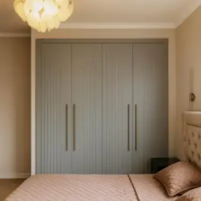 Распашной шкаф в спальню