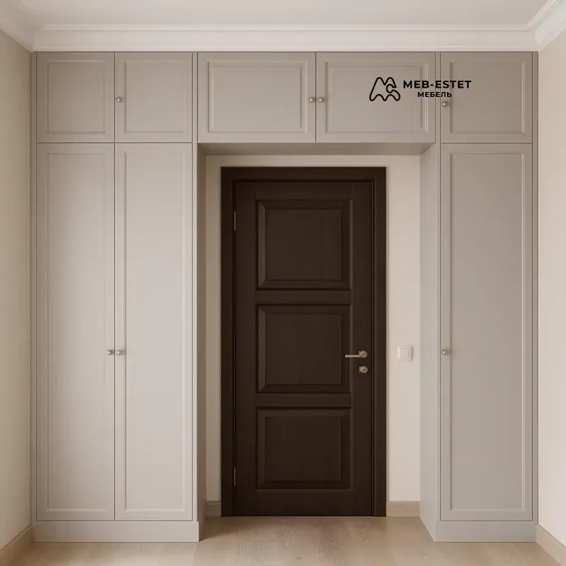 Встроенный шкаф вокруг двери