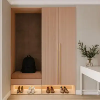 Встроенная прихожая с банкеткой