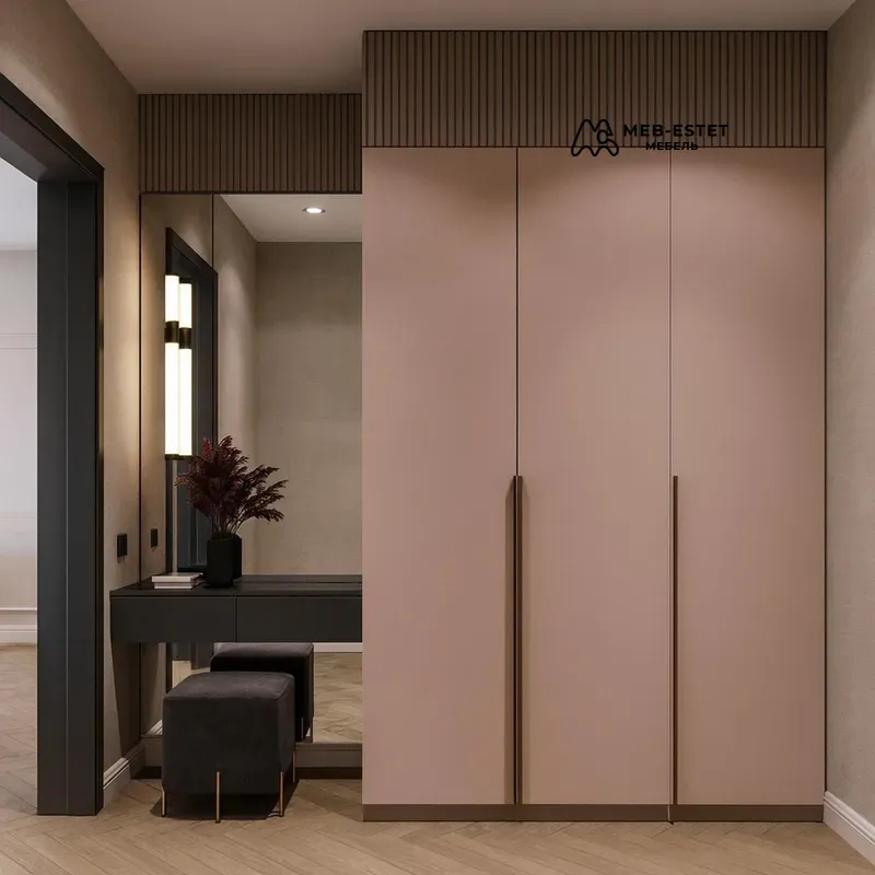 Пудровый встроенный шкаф прихожая