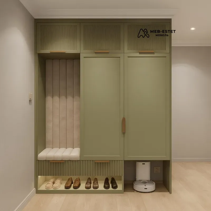 Прихожая с сиденьем и шкафом