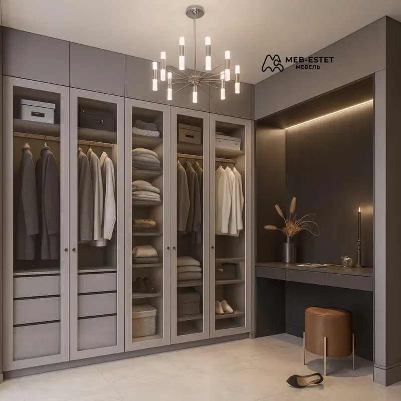 Встроенная гардеробная с нишей стекло